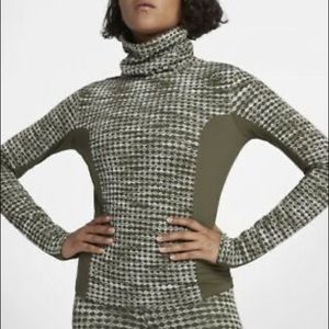 Nike Pro Hyperwarm Turtleneck Sz Sm NWT